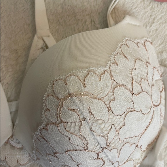 Maidenform White Floral Lace Bra - Picture 2 of 5